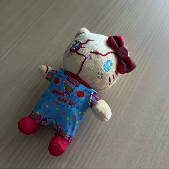 Hello Kitty x Chucky Keychain - Picture 4 of 6